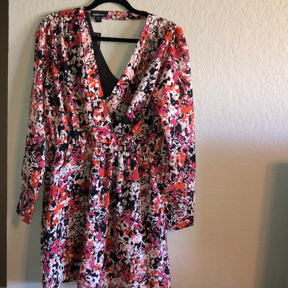 NWT fashion fuse flowy long sleeve floral dress